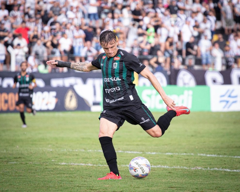 Atacante Matheus Moraes deixa o Maringá FC e acerta empréstimo com clube japonês