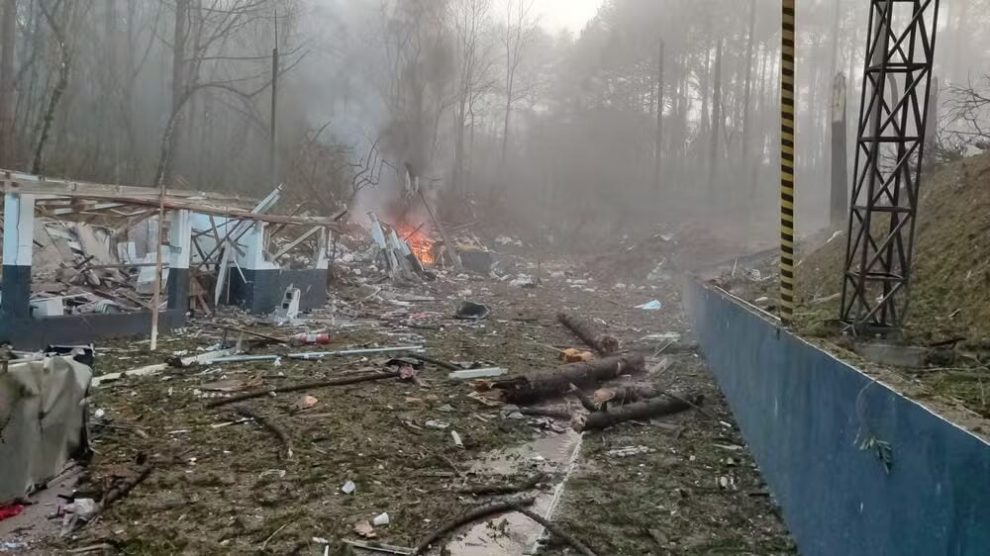 Imagens mostram cenário de destruição após explosão em fábrica em Quatro Barras