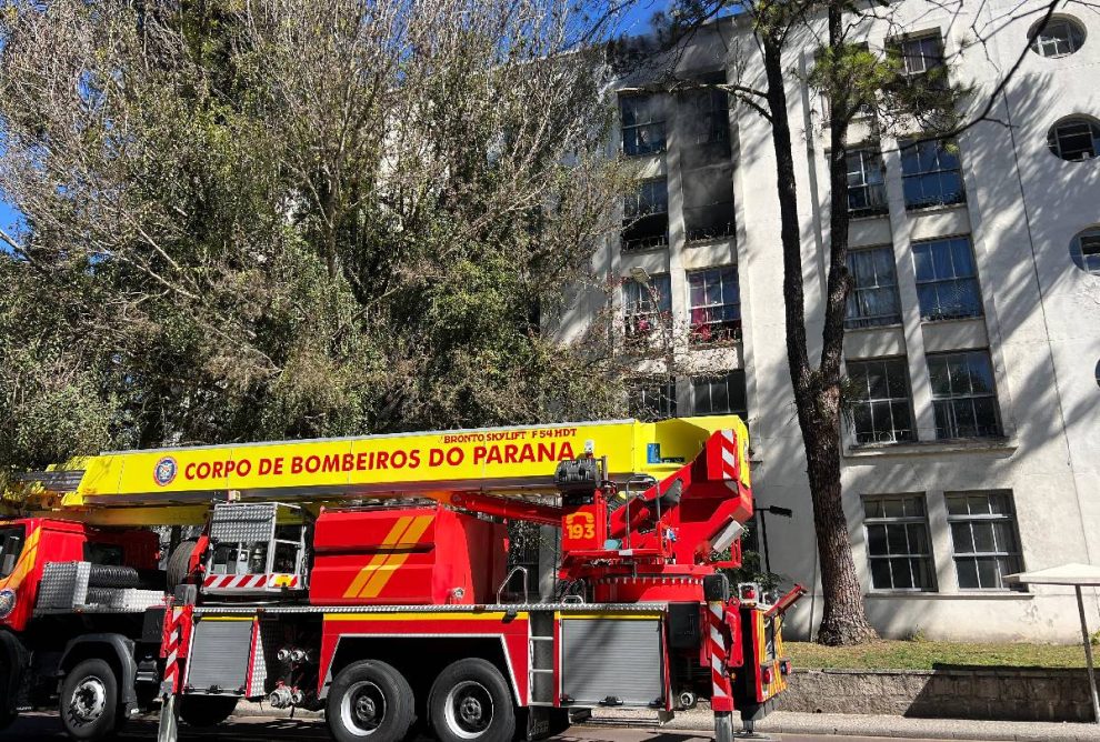 Incêndio atinge CEU e prédio é evacuado às pressas: vídeo