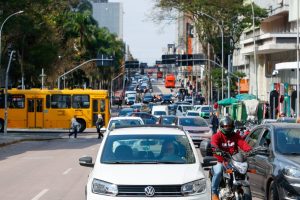 Quase 40% dos veículos em Maringá ainda não quitaram o IPVA 2025; prazo para licenciamento começa dia 15