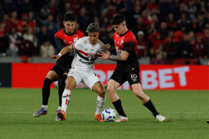 Santos brilha e Furacão vence por 3 a 0 nos pênaltis