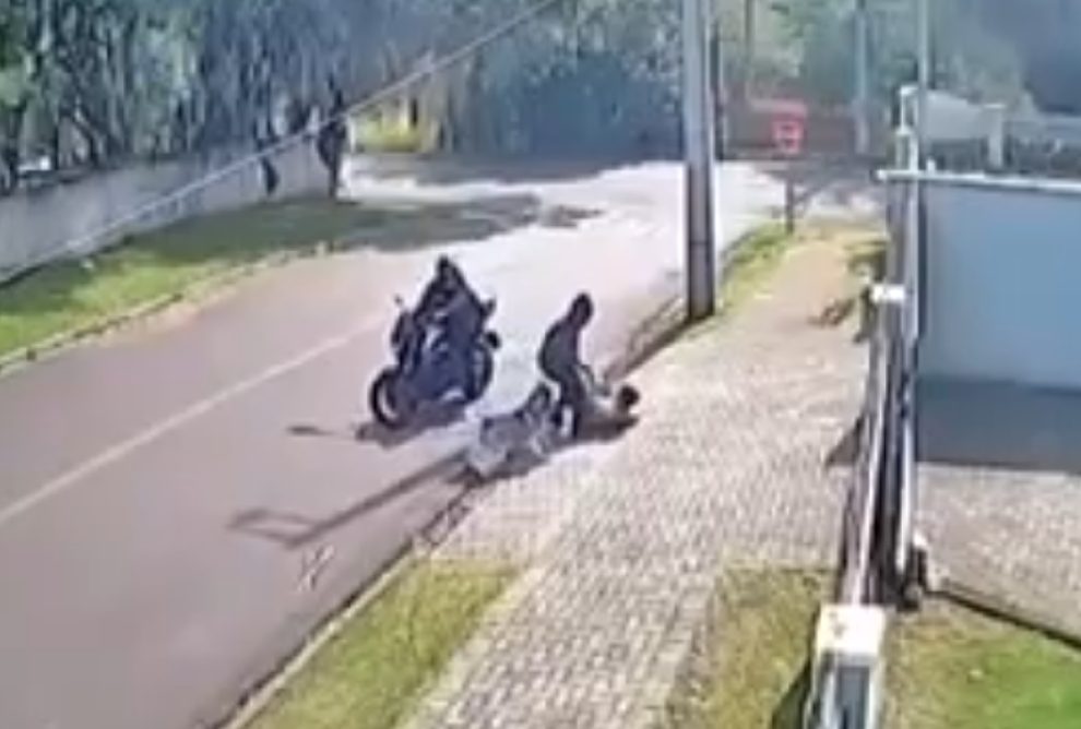 Torcedor do Coritiba é agredido enquanto andava com cachorro