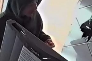 Vídeo mostra ladrão se alimentando após invadir hotel e fazer ‘soninho’ em quarto