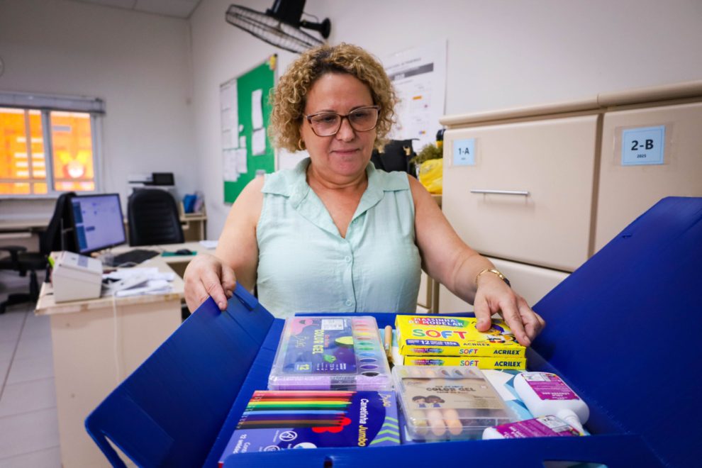 Prefeitura inicia entrega de kits de materiais escolares nas unidades educacionais