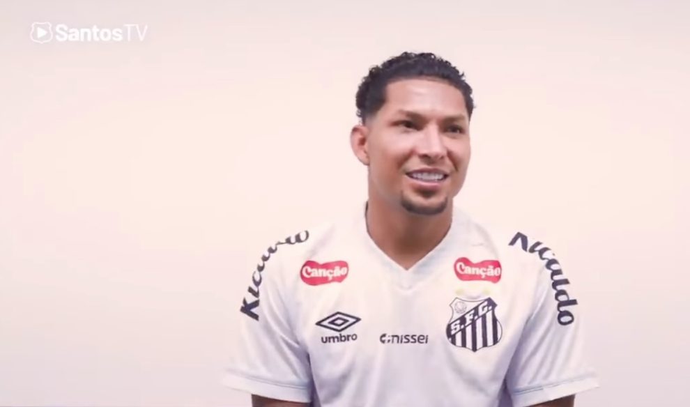 Santos anuncia contratação do atacante Rony por três temporadas