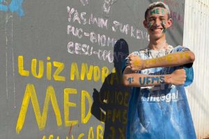 Aluno paranaense de 17 anos da rede pública passa em 1º lugar em Medicina em duas universidades concorridas