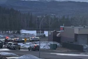 Ataque a tiros em escola no Canadá deixa 10 mortos e 25 feridos; atiradora também morreu