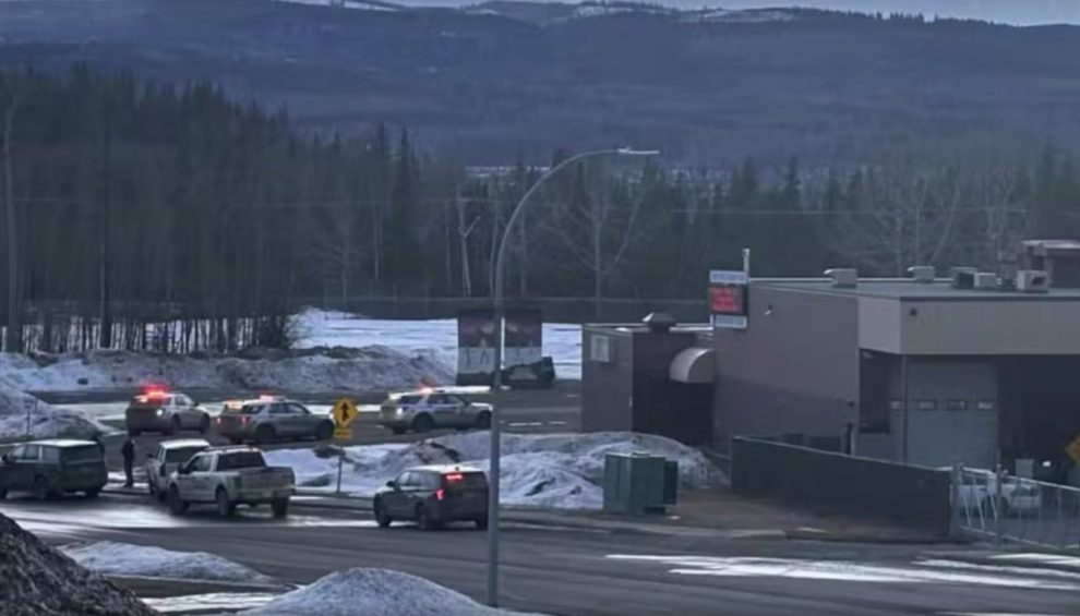 Ataque a tiros em escola no Canadá deixa 10 mortos e 25 feridos; atiradora também morreu