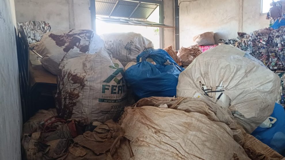 Barracão de reciclagem é interditado em Paiçandu por armazenagem irregular de embalagens de defensivos agrícolas