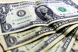 Bolsa bate recorde e dólar cai para R$ 5,17 com fim de tarifaço