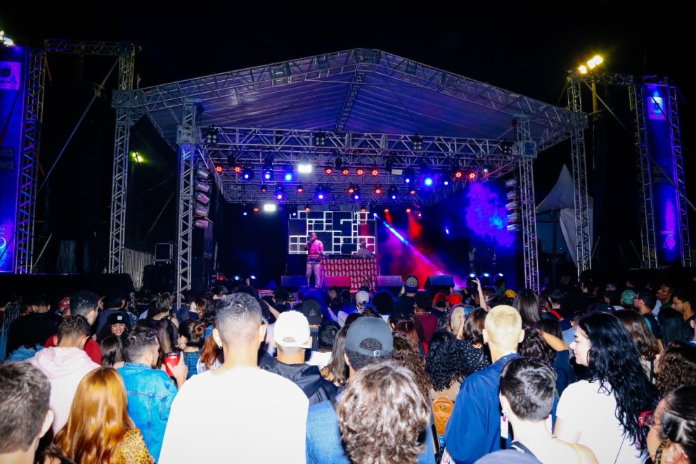 CCJ dá parecer favorável a projeto que impede Prefeitura de Maringá de chamar de "gratuitos" eventos bancados com dinheiro público