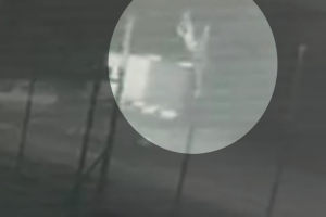 Câmera flagra momento em que motociclista é atingido por carro na contramão em Maringá; vídeo