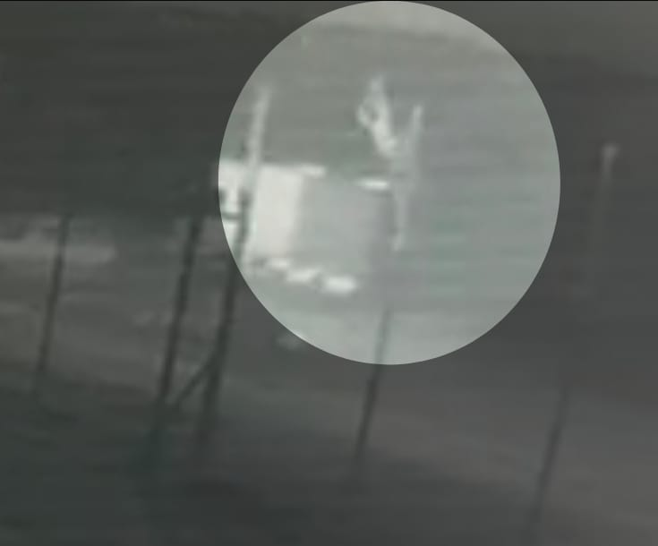 Câmera flagra momento em que motociclista é atingido por carro na contramão em Maringá; vídeo