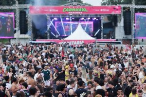 Carnaval de Maringá reuniu 46 mil pessoas e arrecadou 50 toneladas de alimentos