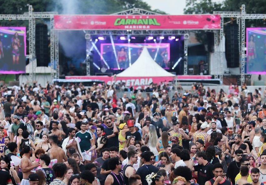 Carnaval de Maringá reuniu 46 mil pessoas e arrecadou 50 toneladas de alimentos