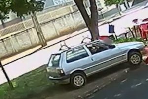 Carro invade canteiro, arrasta idosa e mata mulher de 67 anos na região