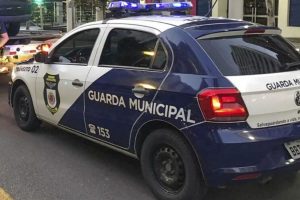 Homem pula muro para matar ex-esposa e acaba preso