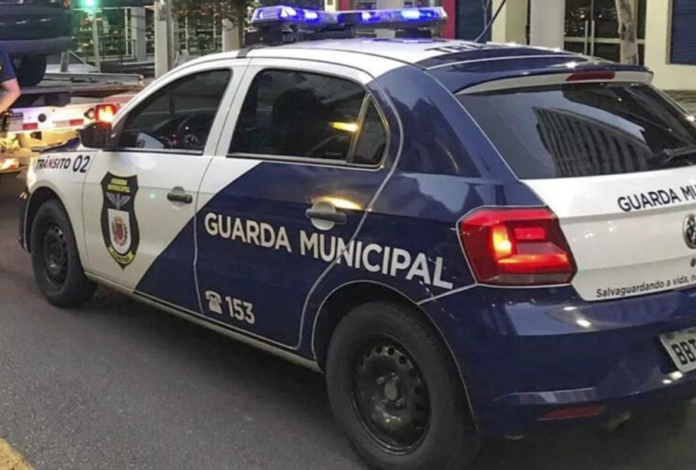 Homem pula muro para matar ex-esposa e acaba preso