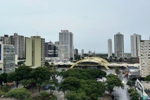 Maringá amanhece com chuva leve e céu encoberto; confira a previsão em detalhes