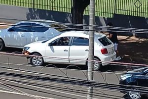Motorista bate em carro, deixa bilhete em branco e desaparece em Maringá