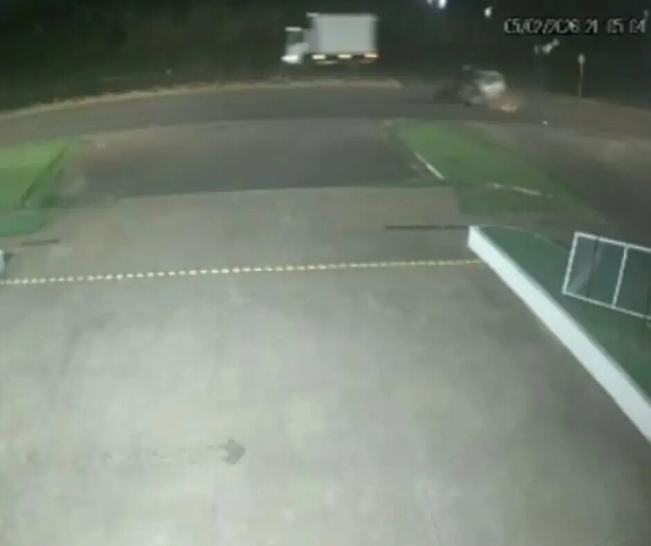 Motorista diz à polícia que foi fechado por caminhão em acidente que matou motociclista em Maringá