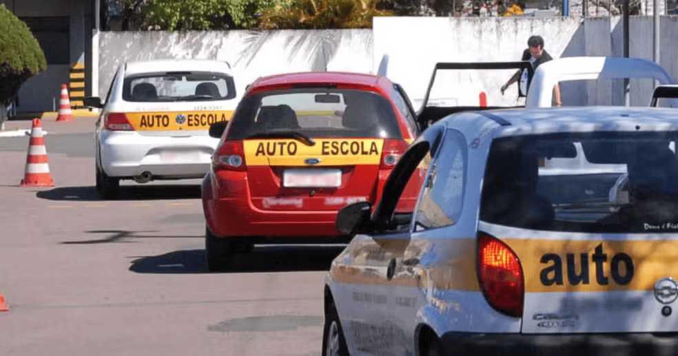 Movimento nas autoescolas cai 70% no Paraná