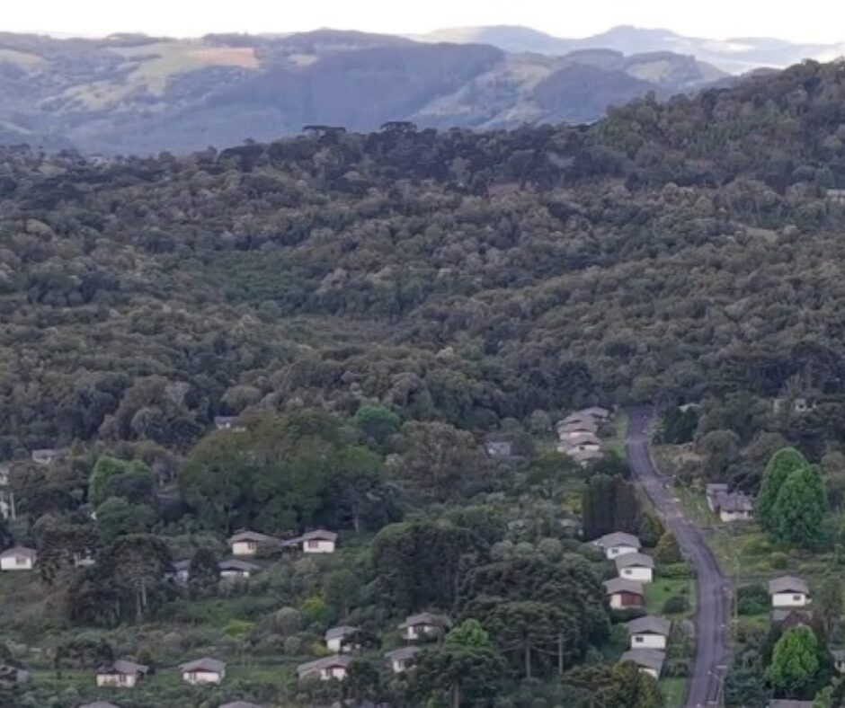 OVNI? Objeto misterioso é flagrado no céu de cidade do Paraná e intriga moradores; vídeo