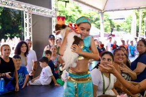 Pets brilham na passarela e unem folia e solidariedade no CarnaPet em Maringá
