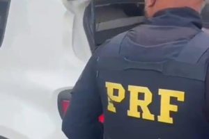 Polícia apreende pasta-base de cocaína em fundo falso de veículo, em Maringá