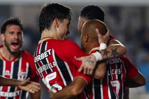 Santos e São Paulo empatam na Vila Belmiro; Peixe amplia jejum e torcida protesta