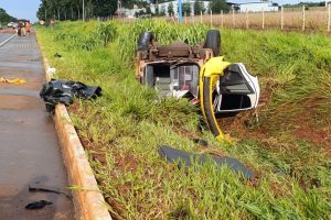 Viatura capota na PR-323 e deixa um policial morto e outro em estado grave