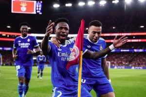 Vini Jr. denuncia racismo após golaço contra o Benfica; CBF manifesta apoio ao brasileiro