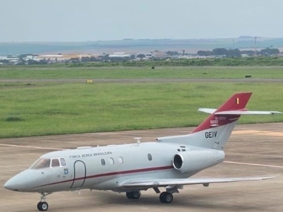 Voos rasantes de avião da FAB chamam atenção em Maringá e região; veja o motivo