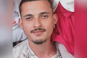 Acidente entre motos em ponte deixa jovem gravemente ferido