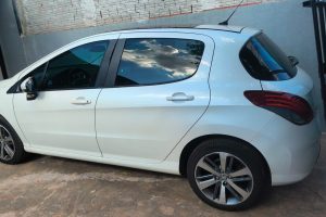 Carro furtado em Maringá é recuperado pela Polícia Militar em Mandaguaçu; suspeito é preso