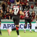 Goleada na Arena coloca o Athletico-PR no G-4 e mantém o Botafogo na Zona de Rebaixamento