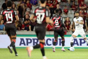 Goleada na Arena coloca o Athletico-PR no G-4 e mantém o Botafogo na Zona de Rebaixamento