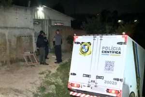 Homem é morto com 15 tiros dentro de banheiro após invasão