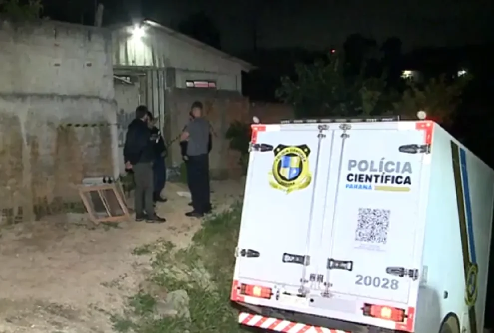 Homem é morto com 15 tiros dentro de banheiro após invasão