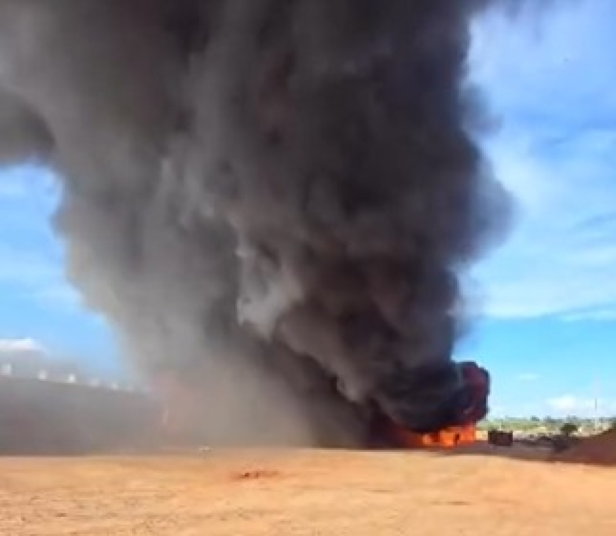 Incêndio de grandes proporções destrói fábrica de estofados na região; duas pessoas ficam feridas