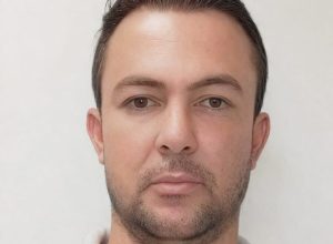 Investigações indicam que cliente morto em barbearia de Maringá era inocente; ele deixa esposa grávida e filho de 8 anos