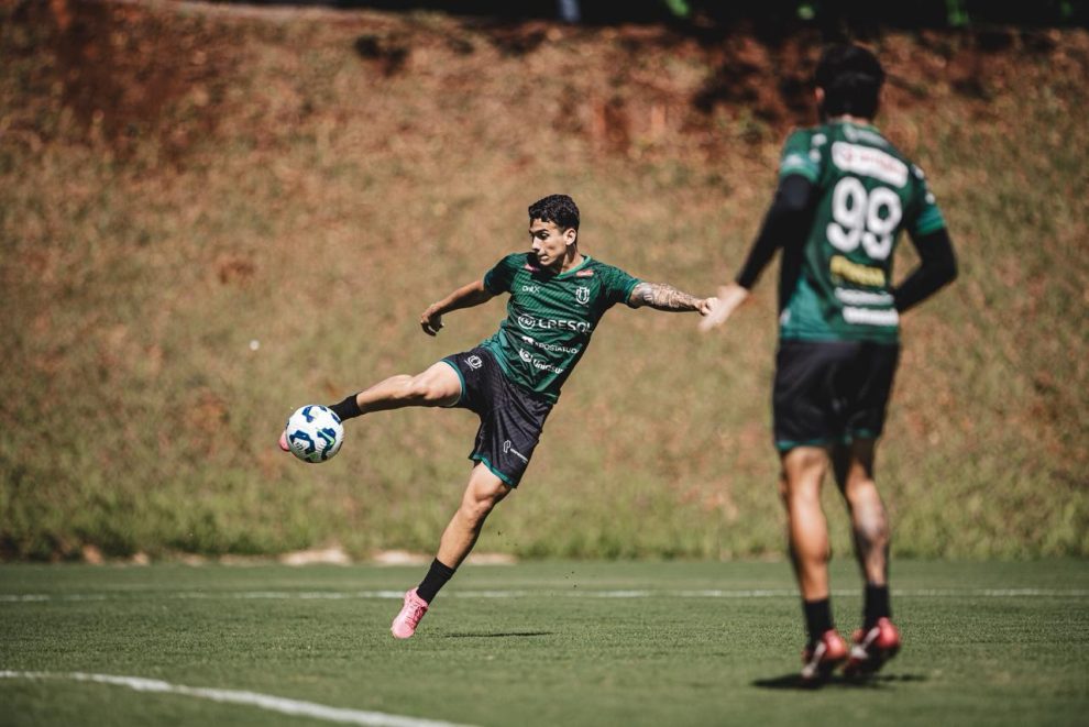 Maringá FC confirma retorno do meio-campista Pedrinho após empréstimos e recuperação de lesão