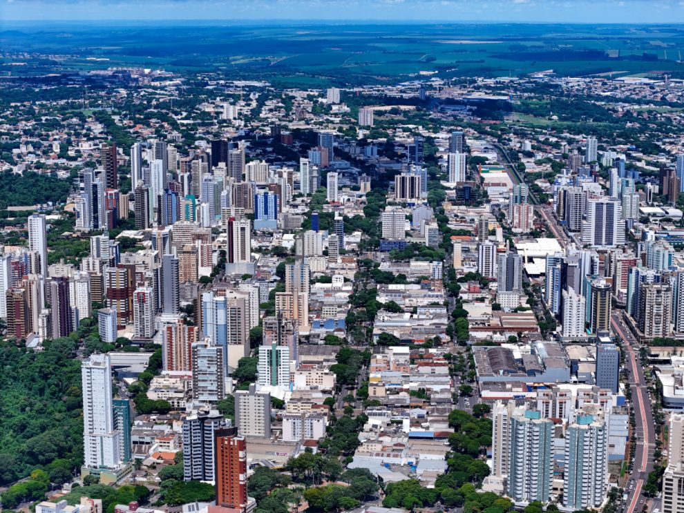 Maringá terá segunda-feira de calor intenso e baixa umidade; máxima chega aos 32°C