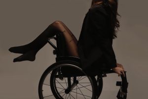 Modelo que ficou paraplégica transformou dor em propósito