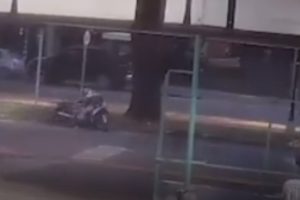 Motociclista é atingida no pescoço por fiação solta e fica ferida em Maringá; vídeo
