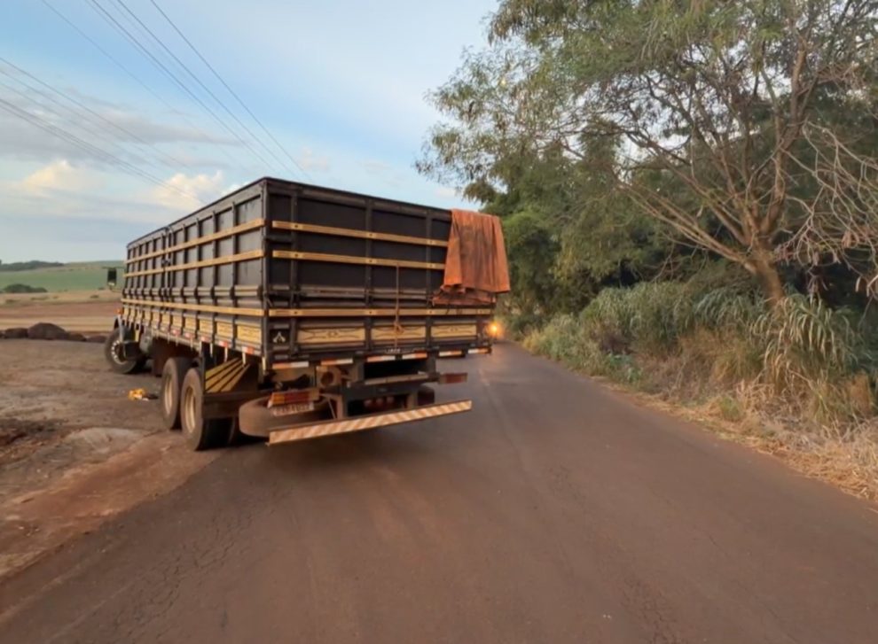 Motociclista morre após cair sob rodados de caminhão, em Maringá