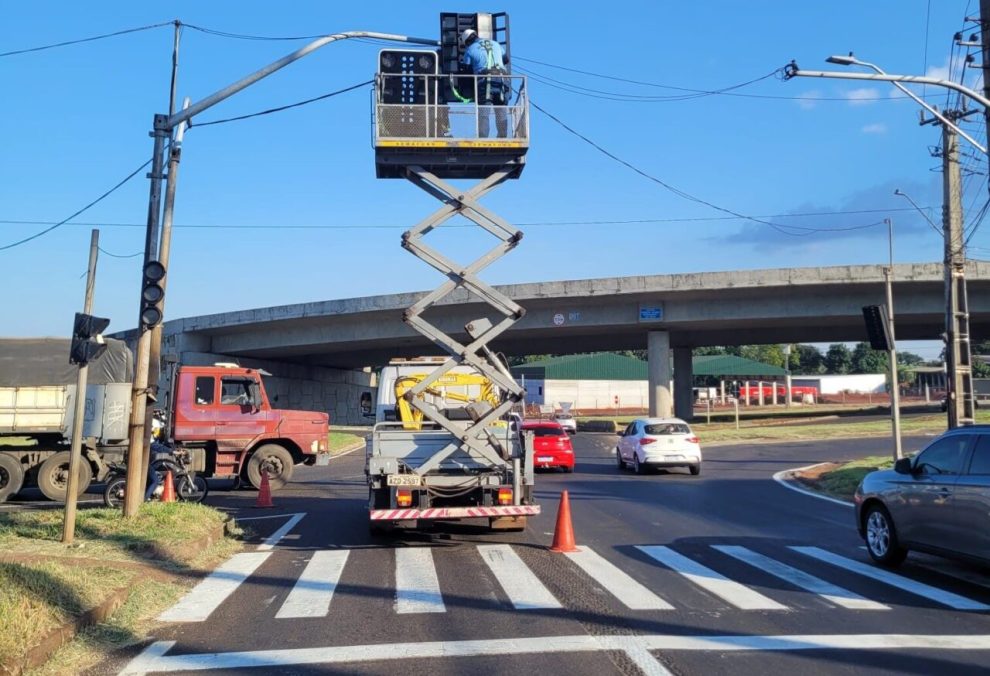 Nova programação de semáforos passa a valer no trevo movimentado da Avenida Colombo, em Maringá; confira