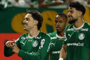 Palmeiras vence o São Paulo em jogo polêmico e se classifica para a final do Paulistão