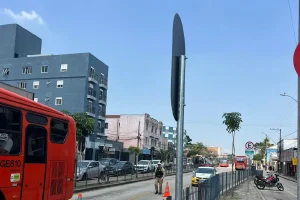 Pedestre morre após ser atropelado por ônibus na canaleta