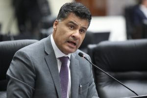 Projeto de lei propõe ampliar alcance do Teste do Pezinho no Paraná com inclusão gradual de novas doenças